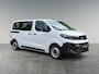 Opel Vivaro-e Combi Electric L2 75kWh 136pk | 9-persoons | Achterdeuren met ramen | Bluetooth radio | Auto Airco Pakket | Airco op tweede en derde zitrij | Climate control | Bestuurdersstoel comfort met armsteun | van €61.116 voor €46.996 incl. BTW rijklaar | TAXI ombouw mogelijk