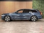 Volvo V90 T6 AWD Recharge Plus Dark | Schuifdak | 360 Camera | Harman Kardon | Adaptieve Cruise Control | Stoelverwarming voor+achter | Stuurwielverwarming | 19 Inch | Full LED Meesturende koplampen | Pilot Assist | BLIS Dode Hoek Detectie | Elektrische voorstoelen geheugen | R-Design Contourstoelen Nappa Leder met wit stiksel en bies | Zitting verlenging voorstoelen | Lederen Dashboard | Google Infotainment | Keyless Drive | Parkeersensoren voor+achter | Privacy Glass | Elektrisch bedienbare achterklep | Geïntegreerde zongordijnen achterportieren | Verlichte instaplijsten | DAB Radio | Apple Carplay/Android Auto | Alarm Klasse III | Volvo On Call met mobiele App functie | Denim Blue Black Metallic |