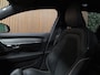Volvo V90 T6 AWD Recharge Plus Dark | Schuifdak | 360 Camera | Harman Kardon | Adaptieve Cruise Control | Stoelverwarming voor+achter | Stuurwielverwarming | 19 Inch | Full LED Meesturende koplampen | Pilot Assist | BLIS Dode Hoek Detectie | Elektrische voorstoelen geheugen | R-Design Contourstoelen Nappa Leder met wit stiksel en bies | Zitting verlenging voorstoelen | Lederen Dashboard | Google Infotainment | Keyless Drive | Parkeersensoren voor+achter | Privacy Glass | Elektrisch bedienbare achterklep | Geïntegreerde zongordijnen achterportieren | Verlichte instaplijsten | DAB Radio | Apple Carplay/Android Auto | Alarm Klasse III | Volvo On Call met mobiele App functie | Denim Blue Black Metallic |
