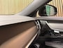 Volvo V90 T6 AWD Recharge Plus Dark | Schuifdak | 360 Camera | Harman Kardon | Adaptieve Cruise Control | Stoelverwarming voor+achter | Stuurwielverwarming | 19 Inch | Full LED Meesturende koplampen | Pilot Assist | BLIS Dode Hoek Detectie | Elektrische voorstoelen geheugen | R-Design Contourstoelen Nappa Leder met wit stiksel en bies | Zitting verlenging voorstoelen | Lederen Dashboard | Google Infotainment | Keyless Drive | Parkeersensoren voor+achter | Privacy Glass | Elektrisch bedienbare achterklep | Geïntegreerde zongordijnen achterportieren | Verlichte instaplijsten | DAB Radio | Apple Carplay/Android Auto | Alarm Klasse III | Volvo On Call met mobiele App functie | Denim Blue Black Metallic |