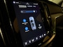 Volvo V60 T6 AWD Recharge Plus Bright | Schuifdak | Trekhaak | 360° Camera | Adaptieve Cruise Control | Stoelverwarming voor+achter | Stuurwielverwarming | Full LED Meesturende koplampen | Pilot Assist | Elektrische voorstoelen geheugen | Lederen bekleding | Zitting verlenging voorstoelen | 18 Inch | Google Infotainment | Keyless Drive | Parkeersensoren voor+achter | Elektrisch bedienbare achterklep | DAB Radio | Apple Carplay/Android Auto | Volvo On Call met mobiele App functie | Silver Dawn Metallic |