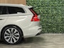 Volvo V60 T6 AWD Recharge Plus Bright | Schuifdak | Trekhaak | 360° Camera | Adaptieve Cruise Control | Stoelverwarming voor+achter | Stuurwielverwarming | Full LED Meesturende koplampen | Pilot Assist | Elektrische voorstoelen geheugen | Lederen bekleding | Zitting verlenging voorstoelen | 18 Inch | Google Infotainment | Keyless Drive | Parkeersensoren voor+achter | Elektrisch bedienbare achterklep | DAB Radio | Apple Carplay/Android Auto | Volvo On Call met mobiele App functie | Silver Dawn Metallic |