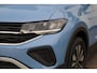 Volkswagen T-Cross 1.0 TSI Life Edition 95PK / 70kW, 60 maanden / 100.000km garantie, privacy glas, 16" 'Zurich' LMV met 4 seizoenenbanden, verwarmbare voorstoelen, 2-zone climatronic, adaptieve cruise control (ACC), regensensor, LED verlichting, grootlichtassistent (Light Assist), draadloos Apple Carplay & Android Auto, draadloze telefoonlader, navigatie, elektrisch verstel-, verwarm- en inklapbare buitenspiegels, parkeersensoren voor en achter (PDC), DAB+, variabele laadvloer etc.