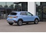 Volkswagen T-Cross 1.0 TSI Life Edition 95PK / 70kW, 60 maanden / 100.000km garantie, privacy glas, 16" 'Zurich' LMV met 4 seizoenenbanden, verwarmbare voorstoelen, 2-zone climatronic, adaptieve cruise control (ACC), regensensor, LED verlichting, grootlichtassistent (Light Assist), draadloos Apple Carplay & Android Auto, draadloze telefoonlader, navigatie, elektrisch verstel-, verwarm- en inklapbare buitenspiegels, parkeersensoren voor en achter (PDC), DAB+, variabele laadvloer etc.