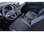 Volkswagen T-Cross 1.0 TSI Life Edition 95PK / 70kW, 60 maanden / 100.000km garantie, privacy glas, 16" 'Zurich' LMV met 4 seizoenenbanden, verwarmbare voorstoelen, 2-zone climatronic, adaptieve cruise control (ACC), regensensor, LED verlichting, grootlichtassistent (Light Assist), draadloos Apple Carplay & Android Auto, draadloze telefoonlader, navigatie, elektrisch verstel-, verwarm- en inklapbare buitenspiegels, parkeersensoren voor en achter (PDC), DAB+, variabele laadvloer etc.