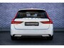 Volvo V90 2.0 B4 R-Design | Harman Kardon Audio | Achteruitrijcamera | Parkeersensoren | Keyless Entry | Elektrische Achterklep | Elektrisch Verstelbare Voorstoelen | Stoelverwarming | Navigatie | Apple Carplay | Android Auto