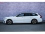 Volvo V90 2.0 B4 R-Design | Harman Kardon Audio | Achteruitrijcamera | Parkeersensoren | Keyless Entry | Elektrische Achterklep | Elektrisch Verstelbare Voorstoelen | Stoelverwarming | Navigatie | Apple Carplay | Android Auto