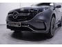 Mercedes-Benz EQC 400 4MATIC AMG Line 80 kWh 1e eigen. NAP Navigatie Excellence-pack Premium-Pack Rijassist-Pack wegklapbare-trekhaak 21"-lmv ECC ACC schuif/kantel-dak MEMO Sportstoelen half leder verwarmd 4-zone clima sfeerverlichting PDC v+a 360 camera Apple HUD
