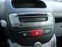 Peugeot 107 1.0-12V Black & Silver Airconditioning, Complete onderhoudshistorie, Leer/Alcantara bekleding, Lichtmetalen velgen.