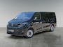 Peugeot e-Expert Combi L3 75kWh 136pk | 9-persoons | Achterdeuren met ramen | Extra getinte ramen uitschuifbaar | Auto Airco Pakket | Airco op tweede en derde zitrij | Climate control | Mistlampen | Multimedia | NAVI | Apple Carplay | Android Auto | Bestuurdersstoel comfort met armsteun | Voor en achterbumper meegespoten in lakkleur | Trekhaak | van €67.969 voor €53.015 incl. BTW rijklaar | TAXI ombouw mogelijk