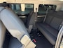 Peugeot e-Expert Combi L3 75kWh 136pk | 9-persoons | Achterdeuren met ramen | Extra getinte ramen uitschuifbaar | Auto Airco Pakket | Airco op tweede en derde zitrij | Climate control | Mistlampen | Multimedia | NAVI | Apple Carplay | Android Auto | Bestuurdersstoel comfort met armsteun | Voor en achterbumper meegespoten in lakkleur | Trekhaak | van €67.969 voor €53.015 incl. BTW rijklaar | TAXI ombouw mogelijk