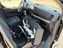 Peugeot e-Expert Combi L3 75kWh 136pk | 9-persoons | Achterdeuren met ramen | Extra getinte ramen uitschuifbaar | Auto Airco Pakket | Airco op tweede en derde zitrij | Climate control | Mistlampen | Multimedia | NAVI | Apple Carplay | Android Auto | Bestuurdersstoel comfort met armsteun | Voor en achterbumper meegespoten in lakkleur | Trekhaak | van €67.969 voor €53.015 incl. BTW rijklaar | TAXI ombouw mogelijk