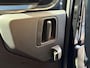 Peugeot e-Expert Combi L3 75kWh 136pk | 9-persoons | Achterdeuren met ramen | Extra getinte ramen uitschuifbaar | Auto Airco Pakket | Airco op tweede en derde zitrij | Climate control | Mistlampen | Multimedia | NAVI | Apple Carplay | Android Auto | Bestuurdersstoel comfort met armsteun | Voor en achterbumper meegespoten in lakkleur | Trekhaak | van €67.969 voor €53.015 incl. BTW rijklaar | TAXI ombouw mogelijk