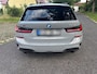 BMW 3-Serie Touring 330e xDrive High Executive M Sport Nardo Grau Individual metallic Panoramadak Trekhaak 19 Inch Adaptive ophanging M-Technic ACC Elek Stoelverstelling Interieurlijsten Carbon