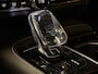 Volvo V90 T8 AWD Plus Dark Long Range | Schuifdak | Harman Kardon | 455pk | Adaptieve Cruise Control | Stoelverwarming voor+achter | Stuurwielverwarming | 19 Inch | Full LED Meesturende koplampen | Pilot Assist | BLIS Dode Hoek Detectie | Elektrische voorstoelen geheugen | R-Design Contourstoelen Nappa Leder met wit stiksel en bies | Zitting verlenging voorstoelen | Lederen Dashboard | Keyless Drive | Parkeersensoren voor+achter | Privacy Glass | Elektrisch bedienbare achterklep | Geïntegreerde zongordijnen achterportieren | Verlichte instaplijsten | DAB Radio | Apple Carplay/Android Auto | Volvo On Call met mobiele App functie | Denim Blue Black Metallic |