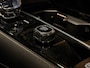 Volvo V90 T8 AWD Plus Dark Long Range | Schuifdak | Harman Kardon | 455pk | Adaptieve Cruise Control | Stoelverwarming voor+achter | Stuurwielverwarming | 19 Inch | Full LED Meesturende koplampen | Pilot Assist | BLIS Dode Hoek Detectie | Elektrische voorstoelen geheugen | R-Design Contourstoelen Nappa Leder met wit stiksel en bies | Zitting verlenging voorstoelen | Lederen Dashboard | Keyless Drive | Parkeersensoren voor+achter | Privacy Glass | Elektrisch bedienbare achterklep | Geïntegreerde zongordijnen achterportieren | Verlichte instaplijsten | DAB Radio | Apple Carplay/Android Auto | Volvo On Call met mobiele App functie | Denim Blue Black Metallic |