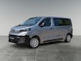 Peugeot e-Expert Combi L2 75kWh 136pk | 9-persoons | Achterdeuren met ramen | Multimedia | NAVI | Apple Carplay | Android Auto | Achteruitrijcamera | Bestuurdersstoel comfort met armsteun | 17 inch design doppen op stalen velg | van €62.595 voor €48.205 incl. BTW rijklaar | TAXI ombouw mogelijk