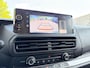 Peugeot e-Expert Combi L2 75kWh 136pk | 9-persoons | Achterdeuren met ramen | Multimedia | NAVI | Apple Carplay | Android Auto | Achteruitrijcamera | Bestuurdersstoel comfort met armsteun | 17 inch design doppen op stalen velg | van €62.595 voor €48.205 incl. BTW rijklaar | TAXI ombouw mogelijk