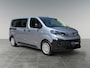 Peugeot e-Expert Combi L2 75kWh 136pk | 9-persoons | Achterdeuren met ramen | Multimedia | NAVI | Apple Carplay | Android Auto | Achteruitrijcamera | Bestuurdersstoel comfort met armsteun | 17 inch design doppen op stalen velg | van €62.595 voor €48.205 incl. BTW rijklaar | TAXI ombouw mogelijk