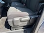 Peugeot e-Expert Combi L2 75kWh 136pk | 9-persoons | Achterdeuren met ramen | Multimedia | NAVI | Apple Carplay | Android Auto | Achteruitrijcamera | Bestuurdersstoel comfort met armsteun | 17 inch design doppen op stalen velg | van €62.595 voor €48.205 incl. BTW rijklaar | TAXI ombouw mogelijk