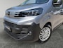 Peugeot e-Expert Combi L2 75kWh 136pk | 9-persoons | Achterdeuren met ramen | Multimedia | NAVI | Apple Carplay | Android Auto | Achteruitrijcamera | Bestuurdersstoel comfort met armsteun | 17 inch design doppen op stalen velg | van €62.595 voor €48.205 incl. BTW rijklaar | TAXI ombouw mogelijk