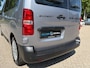 Peugeot e-Expert Combi L2 75kWh 136pk | 9-persoons | Achterdeuren met ramen | Multimedia | NAVI | Apple Carplay | Android Auto | Achteruitrijcamera | Bestuurdersstoel comfort met armsteun | 17 inch design doppen op stalen velg | van €62.595 voor €48.205 incl. BTW rijklaar | TAXI ombouw mogelijk