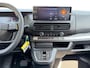 Peugeot e-Expert Combi L2 75kWh 136pk | 9-persoons | Achterdeuren met ramen | Multimedia | NAVI | Apple Carplay | Android Auto | Achteruitrijcamera | Bestuurdersstoel comfort met armsteun | 17 inch design doppen op stalen velg | van €62.595 voor €48.205 incl. BTW rijklaar | TAXI ombouw mogelijk