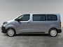 Peugeot e-Expert Combi L2 75kWh 136pk | 9-persoons | Achterdeuren met ramen | Multimedia | NAVI | Apple Carplay | Android Auto | Achteruitrijcamera | Bestuurdersstoel comfort met armsteun | 17 inch design doppen op stalen velg | van €62.595 voor €48.205 incl. BTW rijklaar | TAXI ombouw mogelijk