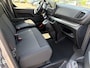 Peugeot e-Expert Combi L2 75kWh 136pk | 9-persoons | Achterdeuren met ramen | Multimedia | NAVI | Apple Carplay | Android Auto | Achteruitrijcamera | Bestuurdersstoel comfort met armsteun | 17 inch design doppen op stalen velg | van €62.595 voor €48.205 incl. BTW rijklaar | TAXI ombouw mogelijk