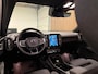 Volvo EX40 Recharge Single Motor Core 69 kWh | Trekhaak | All Season Banden | Stoel en Stuurwielverwarming | Parkeercamera | Parkeersensoren voor+achter | 19 Inch | Zitting verlenging voorstoelen | Google Infotainment | Warmtepomp | Cruise Control | Draadloos telefoon opladen | Climate Control L+R | Regensensor | Automatisch dimmende binnen en buitenspiegels | DAB Radio | Apple Carplay/Android Auto | Volvo On Call met mobiele App functie | Silver Dawn Metallic |