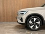Volvo EX40 Recharge Single Motor Core 69 kWh | Trekhaak | All Season Banden | Stoel en Stuurwielverwarming | Parkeercamera | Parkeersensoren voor+achter | 19 Inch | Zitting verlenging voorstoelen | Google Infotainment | Warmtepomp | Cruise Control | Draadloos telefoon opladen | Climate Control L+R | Regensensor | Automatisch dimmende binnen en buitenspiegels | DAB Radio | Apple Carplay/Android Auto | Volvo On Call met mobiele App functie | Silver Dawn Metallic |