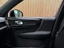 Volvo EX40 Recharge Single Motor Core 69 kWh | Trekhaak | All Season Banden | Stoel en Stuurwielverwarming | Parkeercamera | Parkeersensoren voor+achter | 19 Inch | Zitting verlenging voorstoelen | Google Infotainment | Warmtepomp | Cruise Control | Draadloos telefoon opladen | Climate Control L+R | Regensensor | Automatisch dimmende binnen en buitenspiegels | DAB Radio | Apple Carplay/Android Auto | Volvo On Call met mobiele App functie | Silver Dawn Metallic |