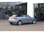 Audi A3 Cabriolet 1.2 TFSI Advance Sport 105PK / 77kW, Parkeersensoren achter, trekhaak, windscherm, Xenon koplampverlichting, 17" LMV, S-Line in- en exterieur, cruise control, lederen bekleding, navigatie, automatische airco, verwarmbare voorstoelen, radio, multifunctioneel lederen stuurwiel, elektrisch verstel- en verwarmbare buitenspiegels, lichtsensor etc.