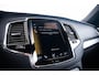 Volvo XC90 2.0 T8 Recharge AWD R-Design Panoramadak - Trekhaak - B&W - Luchtvering - Head up - achterbank verwarmd - Visual Park Assist - Parkeerverwarming met timer - Verwarmbaar stuurwiel -