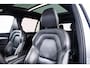 Volvo XC90 2.0 T8 Recharge AWD R-Design Panoramadak - Trekhaak - B&W - Luchtvering - Head up - achterbank verwarmd - Visual Park Assist - Parkeerverwarming met timer - Verwarmbaar stuurwiel -