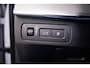 Volvo XC90 2.0 T8 Recharge AWD R-Design Panoramadak - Trekhaak - B&W - Luchtvering - Head up - achterbank verwarmd - Visual Park Assist - Parkeerverwarming met timer - Verwarmbaar stuurwiel -