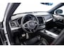 Volvo XC90 2.0 T8 Recharge AWD R-Design Panoramadak - Trekhaak - B&W - Luchtvering - Head up - achterbank verwarmd - Visual Park Assist - Parkeerverwarming met timer - Verwarmbaar stuurwiel -