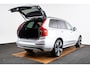 Volvo XC90 2.0 T8 Recharge AWD R-Design Panoramadak - Trekhaak - B&W - Luchtvering - Head up - achterbank verwarmd - Visual Park Assist - Parkeerverwarming met timer - Verwarmbaar stuurwiel -