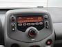 Peugeot 108 Active Pack Premium 1.0 e-VTi 72pk | Lage kilometerstand! | Airco | Elektrische ramen & spiegels | Centrale portiervergrendeling | Bluetooth | Radio/MP3 speler met stuurbediening | Donker getint glas | Lederen stuurwiel | Zuinig en voordelig autorijden! |