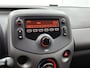 Peugeot 108 Active Pack Premium 1.0 e-VTi 72pk | Lage kilometerstand! | Airco | Elektrische ramen & spiegels | Centrale portiervergrendeling | Bluetooth | Radio/MP3 speler met stuurbediening | Donker getint glas | Lederen stuurwiel | Zuinig en voordelig autorijden! |
