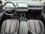 Hyundai Ioniq 5 Lounge 77.4 kWh / SOH 99,1% / Dealer onderhouden / Fabrieksgarantie tot 04-2028 / Trekhaak afneembaar / CCS snelladen / Rondomzicht camera / Trekgewicht 1600 kg / Stuur- Stoel & Achterbank verwarming / Adaptief cruise control / Stoelventilatie / Elektrische achterklep /