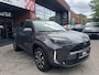 Toyota Yaris Cross 1.5 Hybrid 115 First Edition // ADAPT. CRUISE // KEYLESS // APPLE-ANDROID AUTO // CAMERA+SENSOREN // STOEL + STUUR VERWARMING //