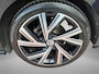 Volkswagen Golf 1.5TSI 96KW/130PK R-Line Business · Panoramadak · Camera · Apple/Android Car Play · Stoel & Stuurverwarming · Navigatie · LED ·