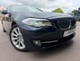 BMW 5-Serie Touring 530xd High Executive PANO/HEAD-UP/SOFTCLOSE/LEDER/ADAPTIVECRUISE