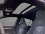 Volkswagen Golf 1.5eTSI/150PK DSG R-Line Blackstyle · Panoramadak · Trekhaak · Apple/Android Car Play · Camera · Garantie t/m 23-11-2030 of 100.000km