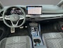 Volkswagen Golf 1.5eTSI/150PK DSG R-Line Blackstyle · Panoramadak · Trekhaak · Apple/Android Car Play · Camera · Garantie t/m 23-11-2030 of 100.000km