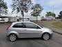 Ford Fiesta 1.3-8V Champion 70 PK. Zuinige en mooie auto met slechts 127.000 KM !!! Alle keuringen toegestaan !!