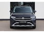 Volkswagen T-Cross 1.0 TSI Life Edition 95PK / 70kW, 60 maanden / 100.000km garantie, achteruitrijcamera (Rear View), 16" LMV met 4 seizoenenbanden, privacy glas, verwarmbare voorstoelen, 2-zone climatronic, adaptieve cruise control (ACC), regensensor, LED verlichting, grootlichtassistent (Light Assist), draadloos Apple Carplay & Android Auto, draadloze telefoonlader, parkeersensoren voor en achter (PDC), navigatie