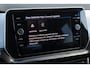 Volkswagen T-Cross 1.0 TSI Life Edition 95PK / 70kW, 60 maanden / 100.000km garantie, achteruitrijcamera (Rear View), 16" LMV met 4 seizoenenbanden, privacy glas, verwarmbare voorstoelen, 2-zone climatronic, adaptieve cruise control (ACC), regensensor, LED verlichting, grootlichtassistent (Light Assist), draadloos Apple Carplay & Android Auto, draadloze telefoonlader, parkeersensoren voor en achter (PDC), navigatie