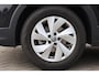 Volkswagen T-Cross 1.0 TSI Life Edition 95PK / 70kW, 60 maanden / 100.000km garantie, achteruitrijcamera (Rear View), 16" LMV met 4 seizoenenbanden, privacy glas, verwarmbare voorstoelen, 2-zone climatronic, adaptieve cruise control (ACC), regensensor, LED verlichting, grootlichtassistent (Light Assist), draadloos Apple Carplay & Android Auto, draadloze telefoonlader, parkeersensoren voor en achter (PDC), navigatie